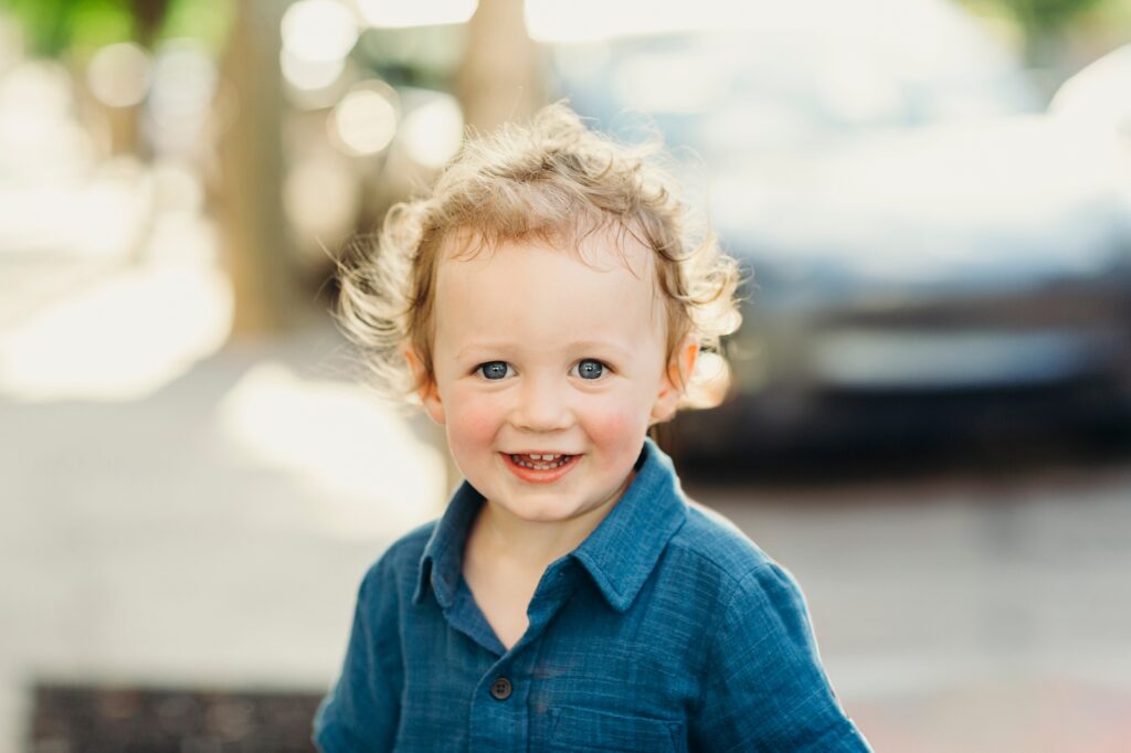 Documentary family photo session in the summer in Philadelphia. 