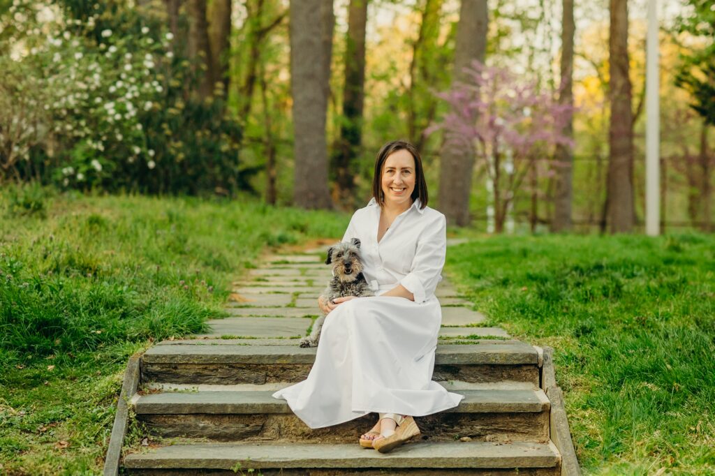 a Philadelphia woman and her dog at a park for their Spring pet photos 