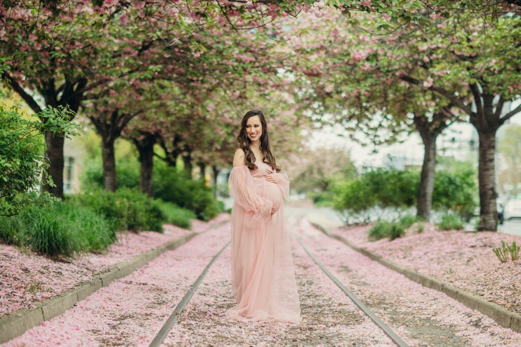 Elegant Spring maternity session in Philadelphia. 