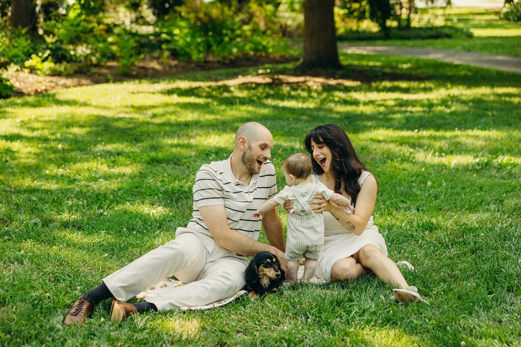 Philadelphia family candid photoshoot in Fairmount Park on beautiful summer day